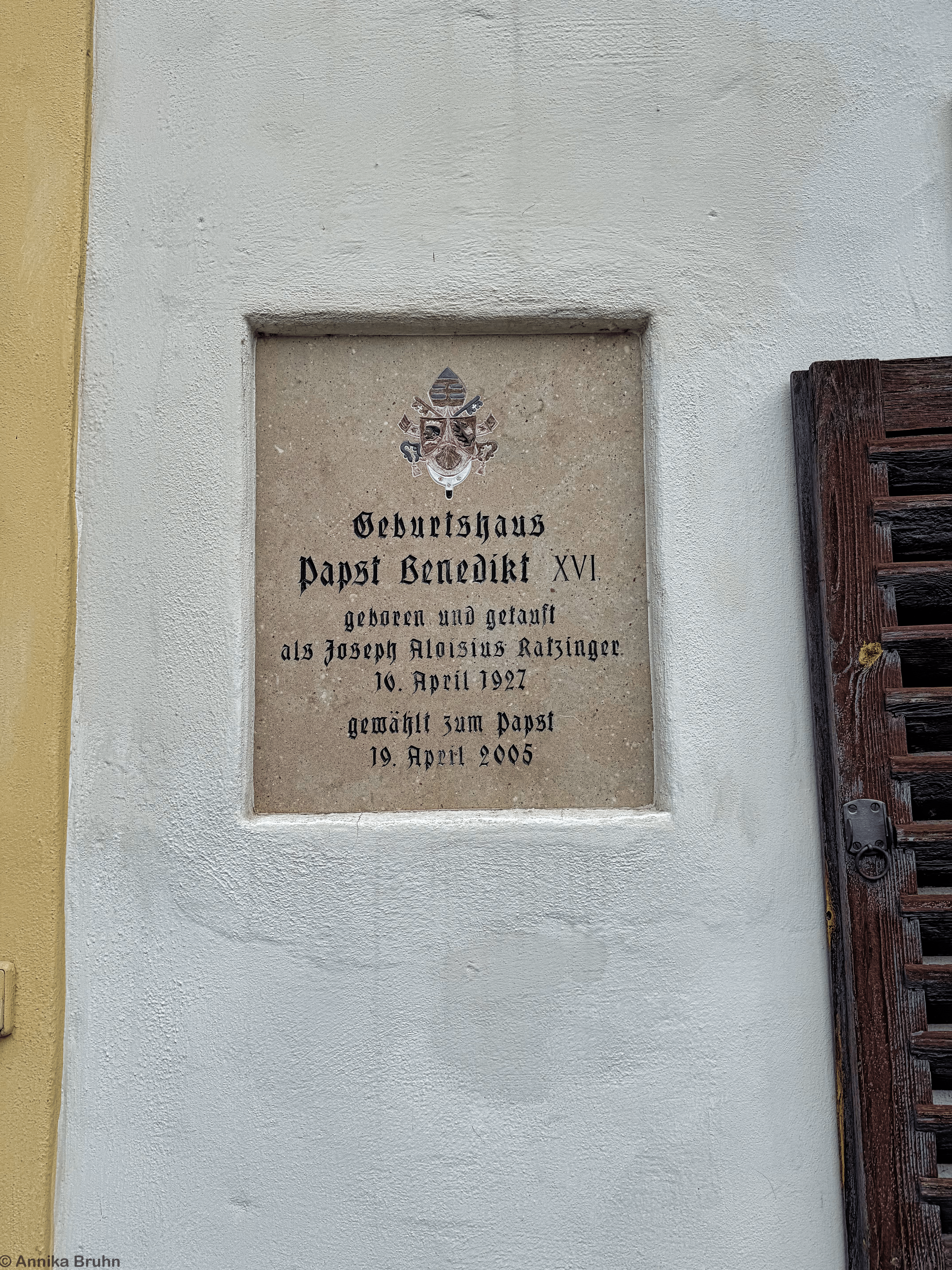 Geburtshaus von Papst Benedikt XVI Tafel